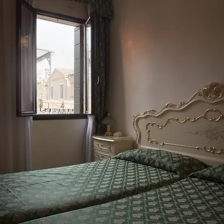 Hotel Commercio & Pellegrino Venice Room photo